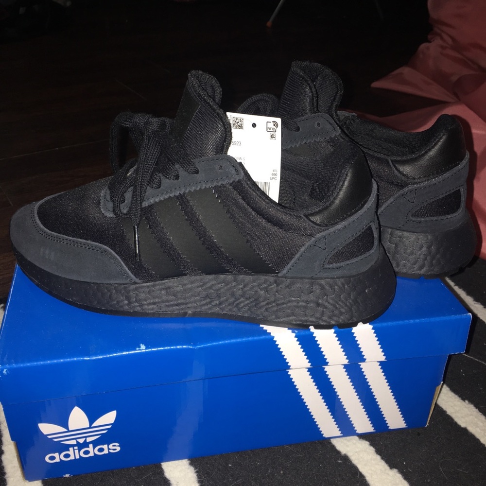 Adidas all black INIKI